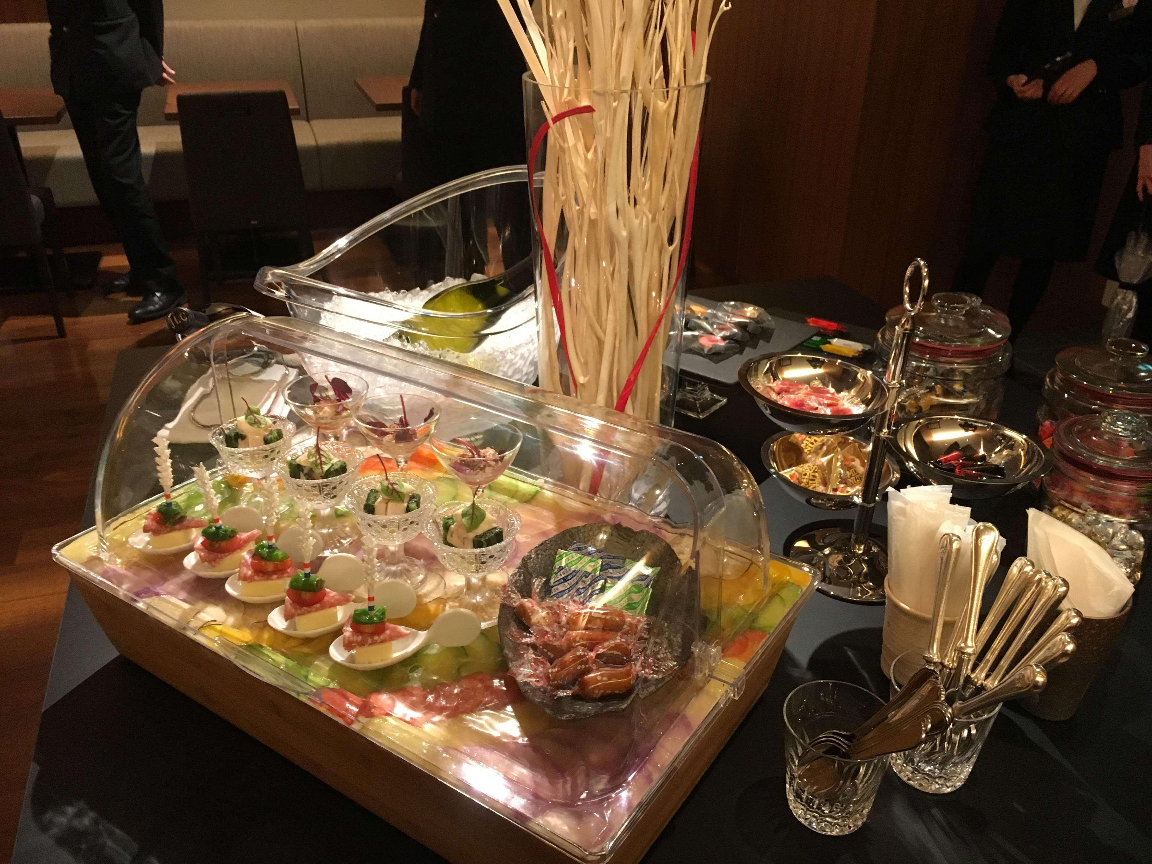 Kyoto Tokyu Hotel Zewnętrze zdjęcie A display of food at a party